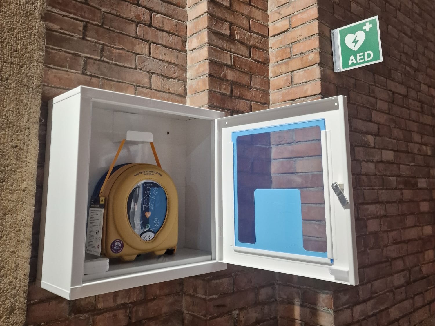 Un defibrillatore per il Palazzo del Governo di Taranto