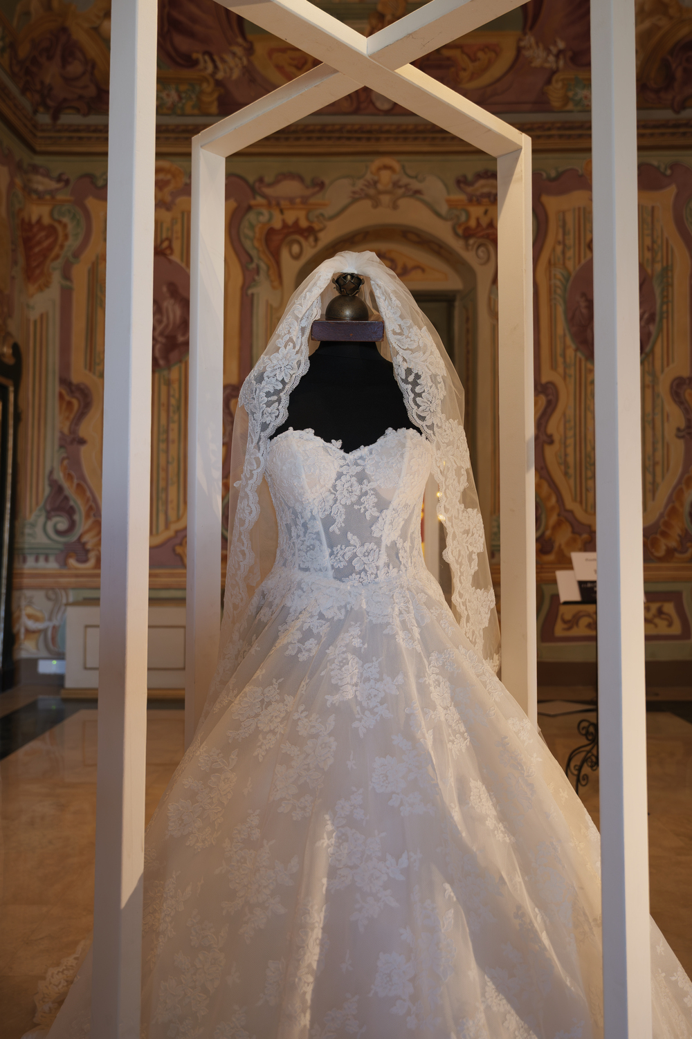 Passerella Mediterranea – donne, NON pupe: installazione artistica "Metamorfosi di Luce"