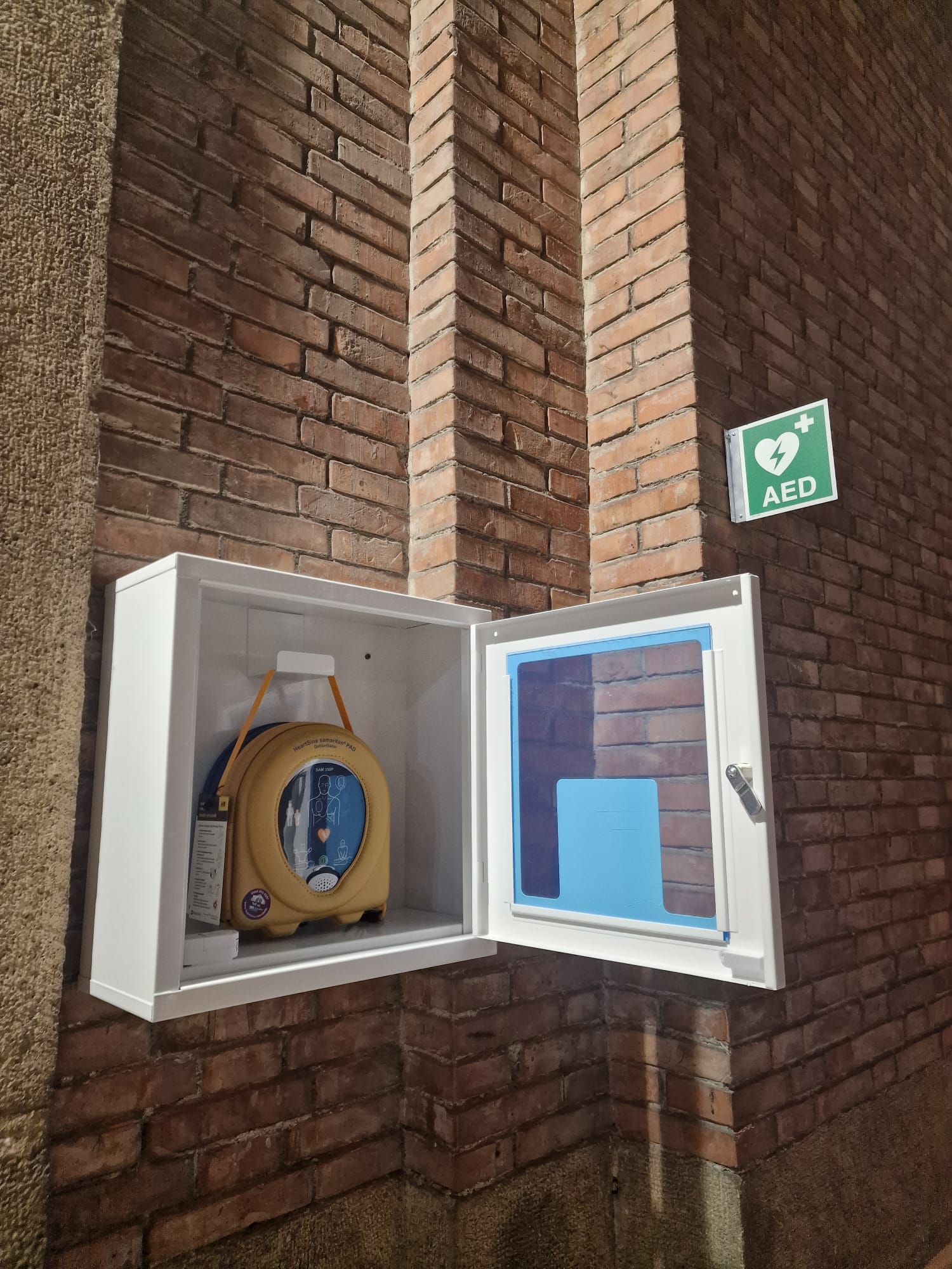 Un defibrillatore per il Palazzo del Governo di Taranto
