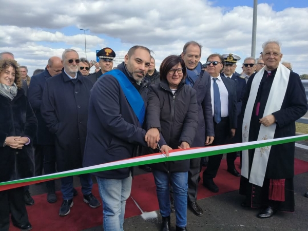 Melucci inaugura la Tangenziale Sud: “Una giornata da ricordare per i tarantini”